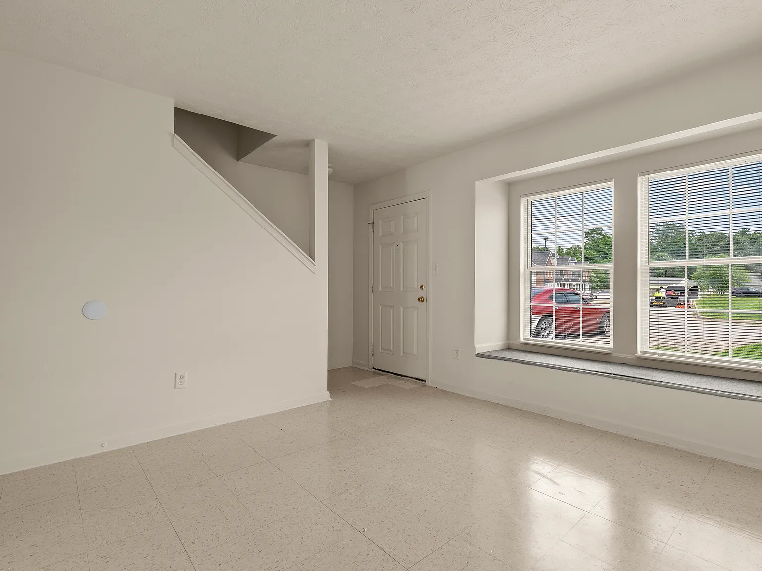 2 bed, 1.5 bath, 1020 sqft, $1,490 — Photo 3