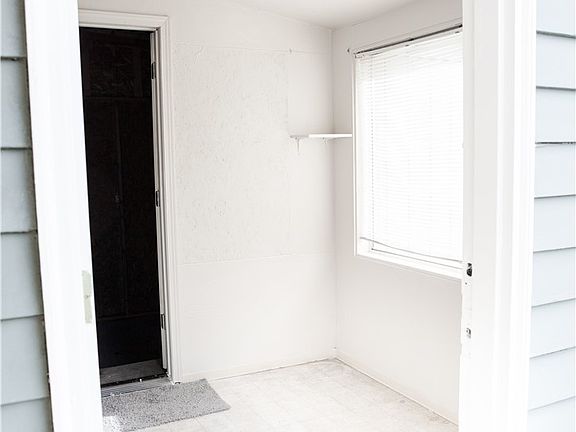 3rd image of 5214 S Park Ave