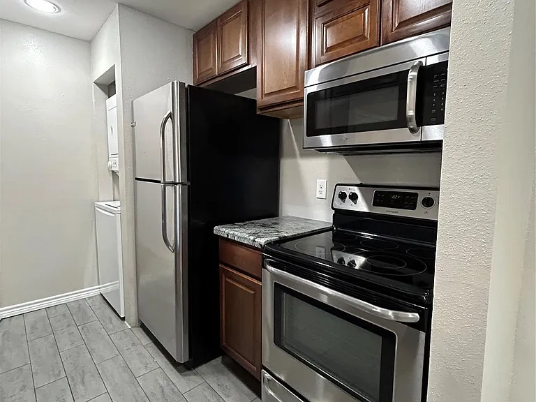 3300 Pebblebrook Dr #82 — Photo 4