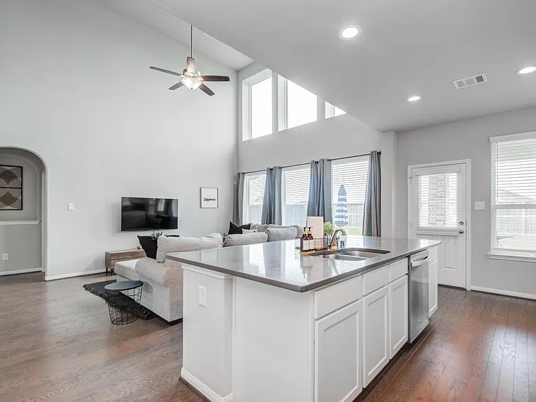 7606 Cottonwood Falls Dr — Photo 32