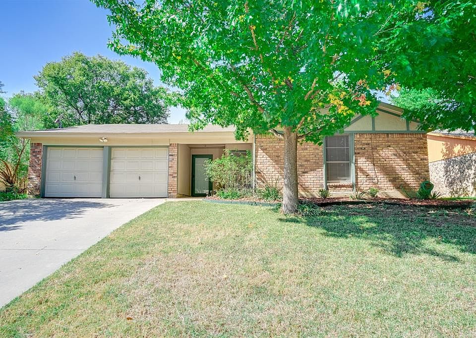 1st image of 906 Willow Cir N