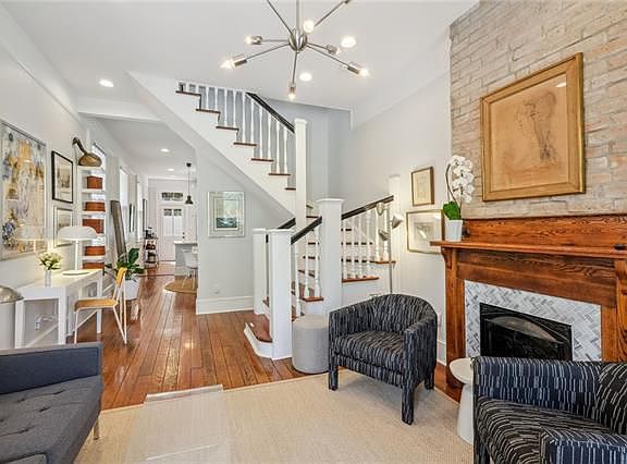 2nd image of 1132 Melpomene St