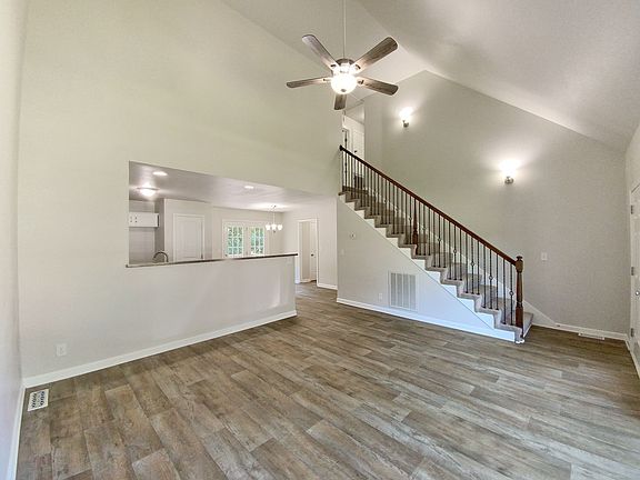 3rd image of 626 Hidden Valley Dr