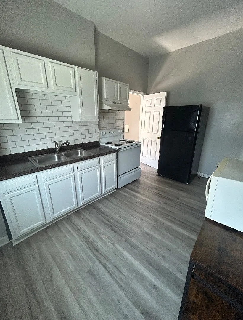 2021 Russell St - unit 7 — Photo 1