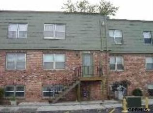 12737 Woodcrest Plz, Omaha, NE 68137