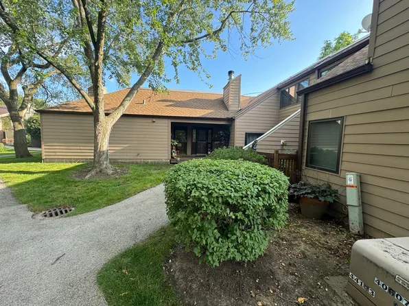 3373 Beacon St Unit 8, North Chicago, IL 60064