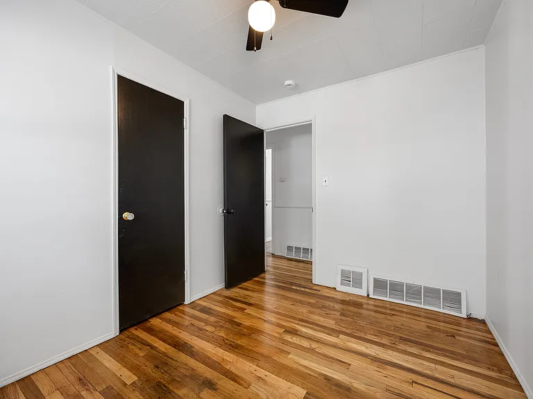 26080 Blumfield St — Photo 10