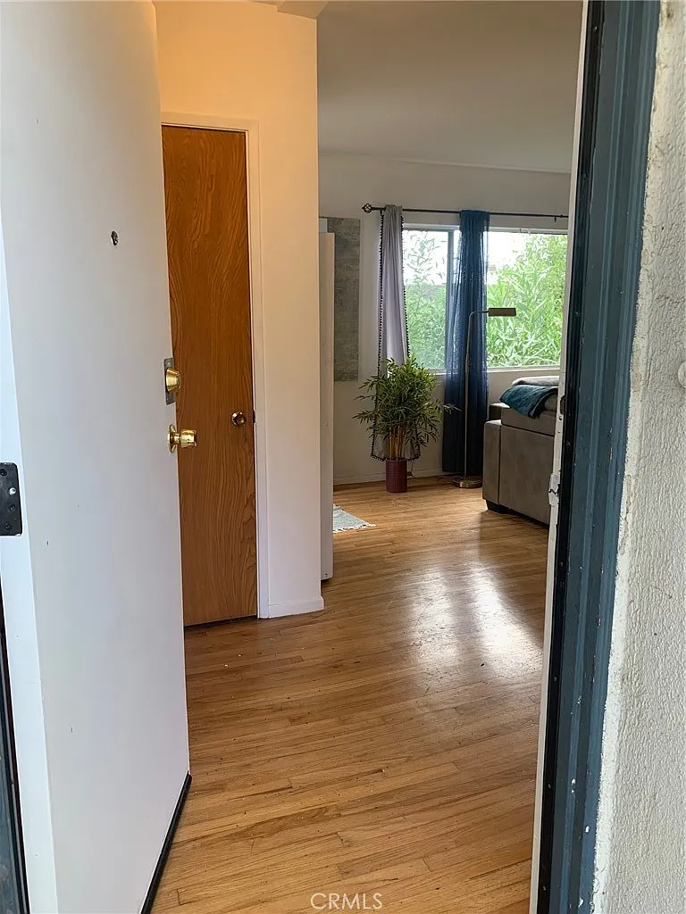1 bed, 750 sqft, $1,900 — Photo 2