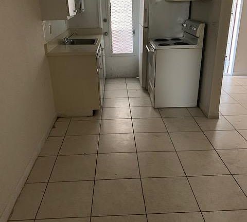5th image of 2121 Jackson St APT 27