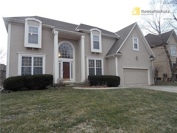 Fabulous 2 Story -3 Car Tandem Garage!