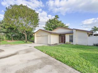 8 Grange Pl, Boynton Beach, FL 33426