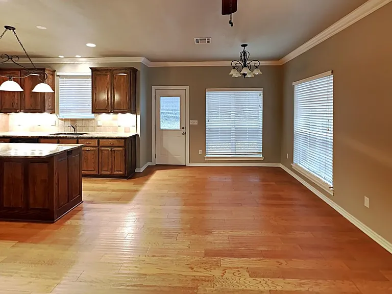 605 Knights Bridge Rd — Photo 8