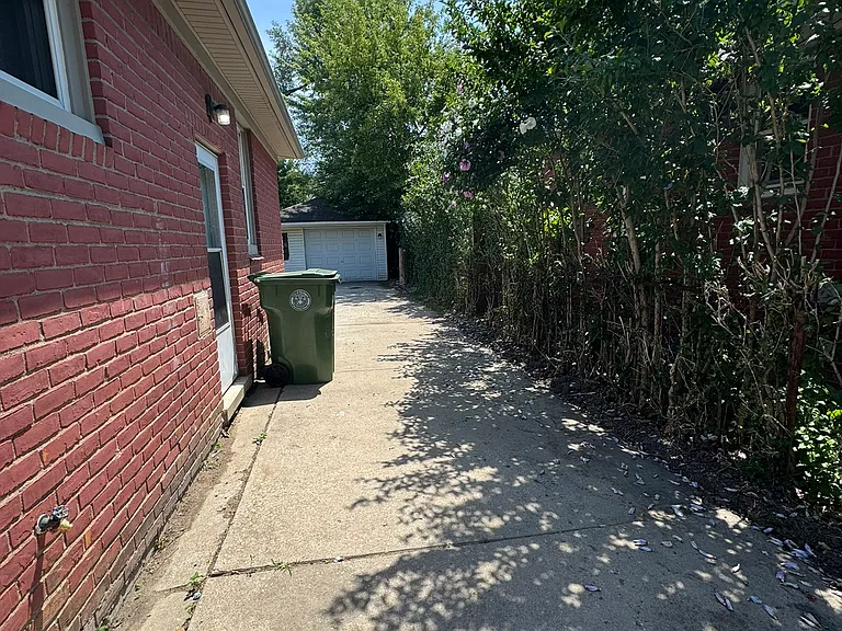 12835 Plum St — Photo 16
