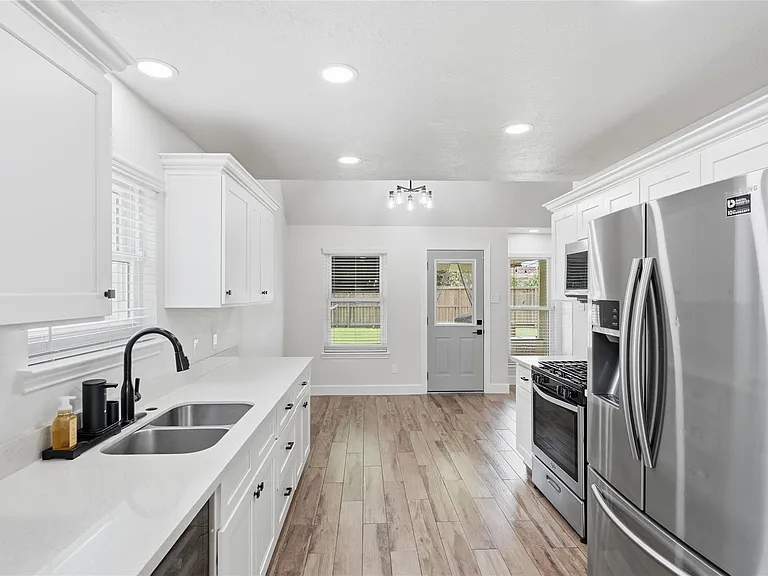 5234 Findlay Dr — Photo 9