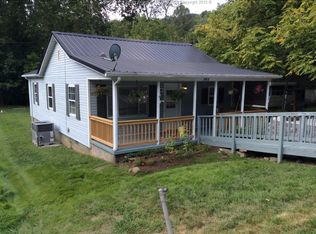 350 Cross Lanes Dr, Nitro, WV 25143