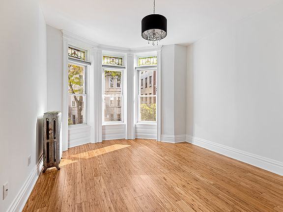 3rd image of 5 Parkside Ct #2