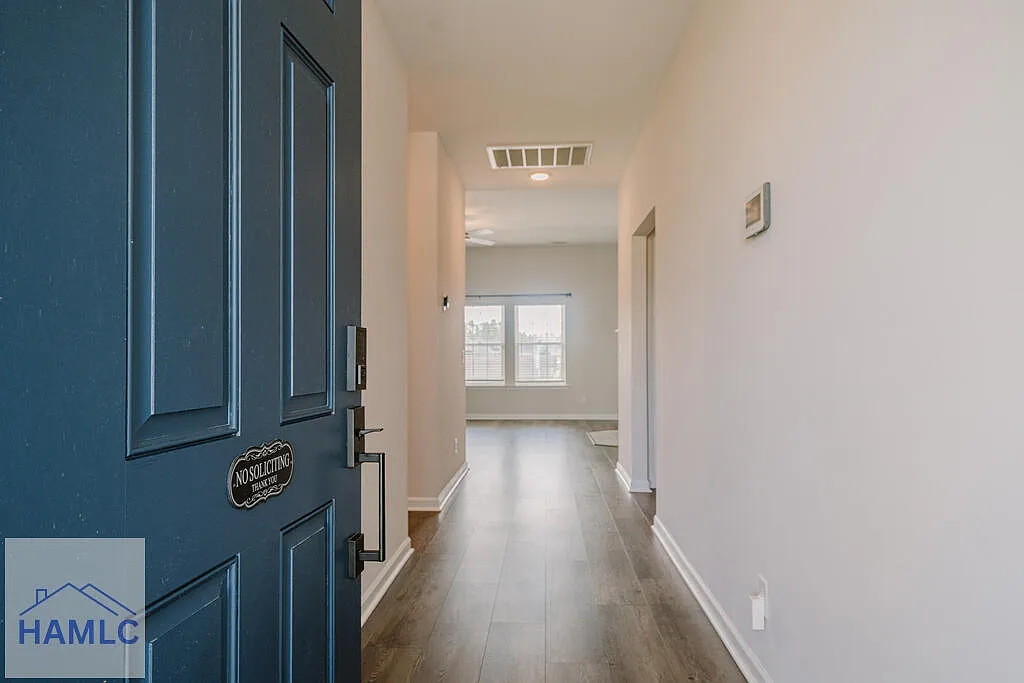4 bed, 2.0 bath, 1926 sqft, $2,300 — Photo 3