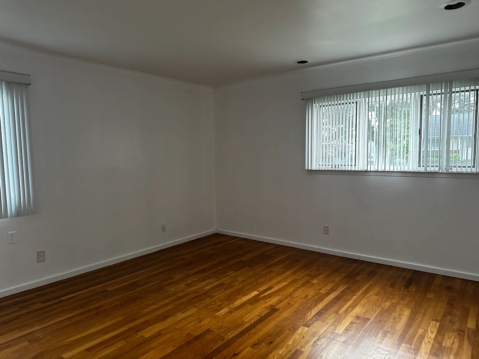 3 bed, 1176 sqft, $4,150 — Photo 2