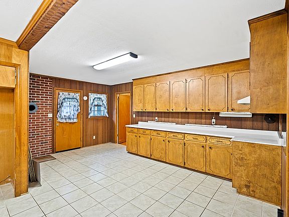 2nd image of 168 Cherokee Dr