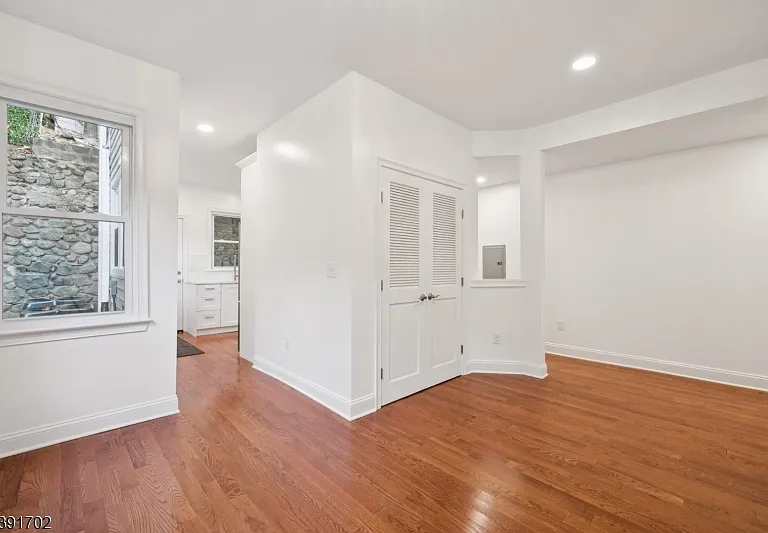 915 Main St #2R — Photo 5