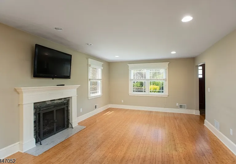 30 Gates Ave — Photo 26