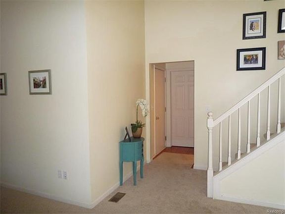 4th image of 621 Macwilliams Ln #1