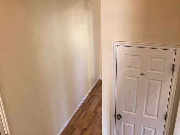 3rd image of 930 E Williamstown Ct