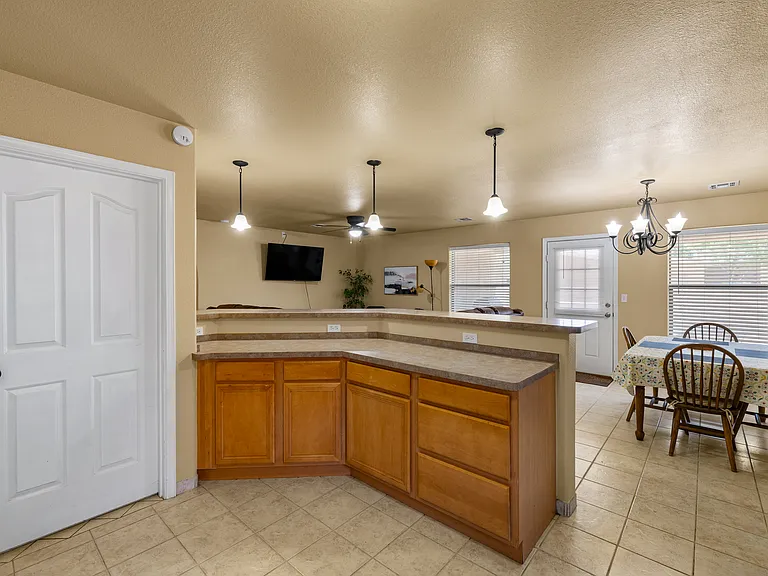 1303 Fountain Loop — Photo 8