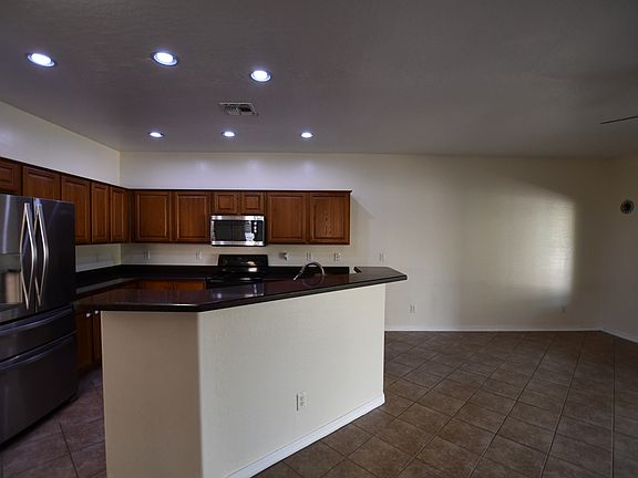 4th image of 3977 W Roundabout Cir