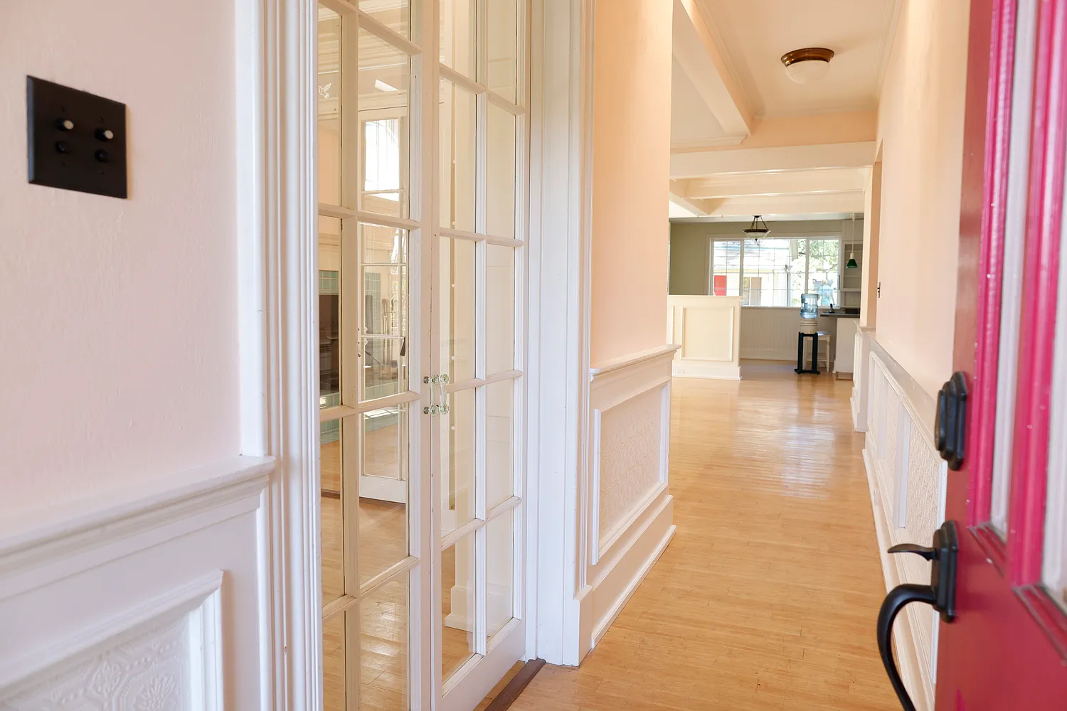 3 bed, 3.5 bath, 2200 sqft, $5,000 — Photo 3