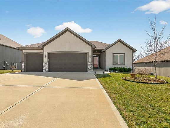 3rd image of 4609 NW 141st Ter