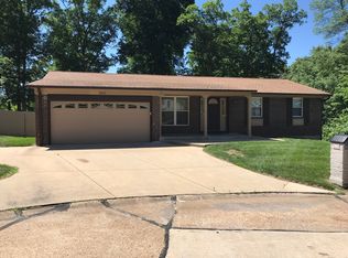 1212 Forest Trails Ct, Fenton, MO 63026