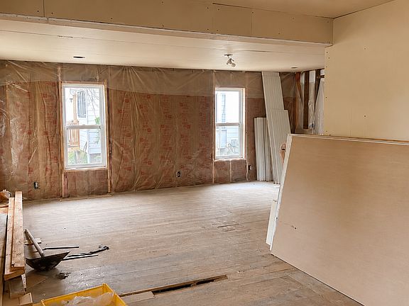 4th image of 306 N Hampton St