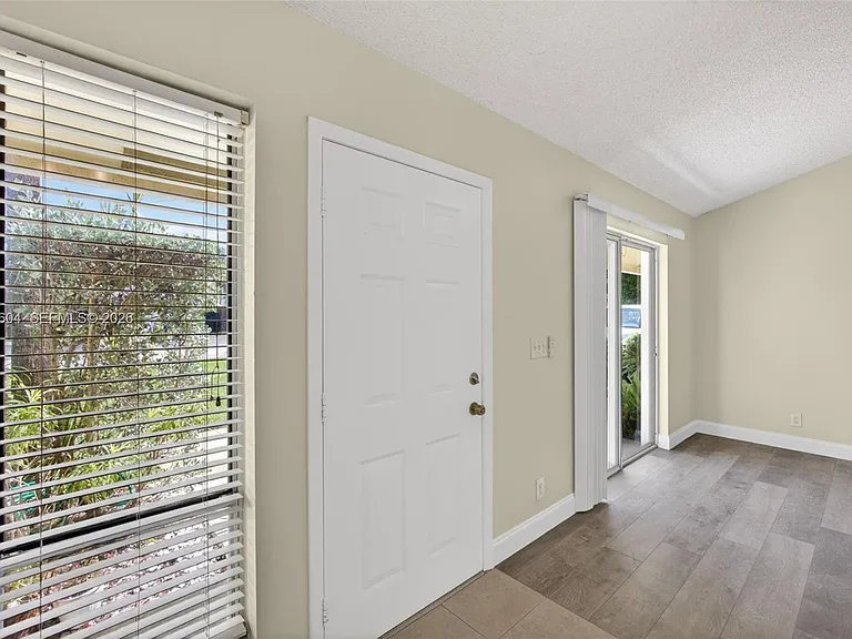 1954 Windsor Dr #1954 — Photo 18