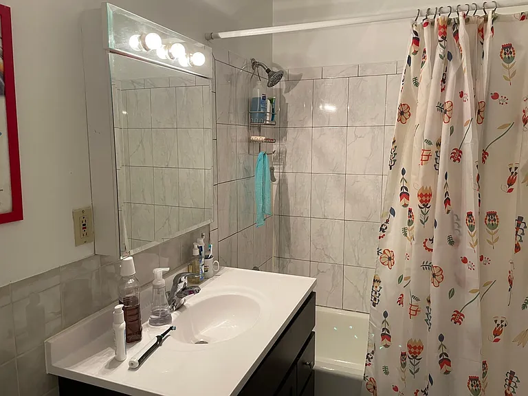 LIGHTED VANITY BATH