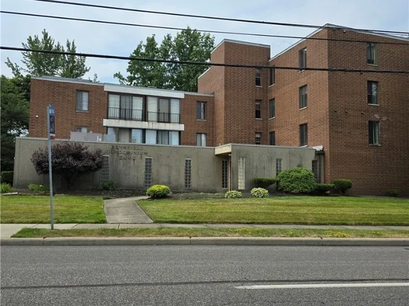 2440 Noble Rd, Cleveland, OH 44121