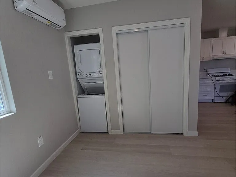 8913 Rathburn Ave — Photo 10