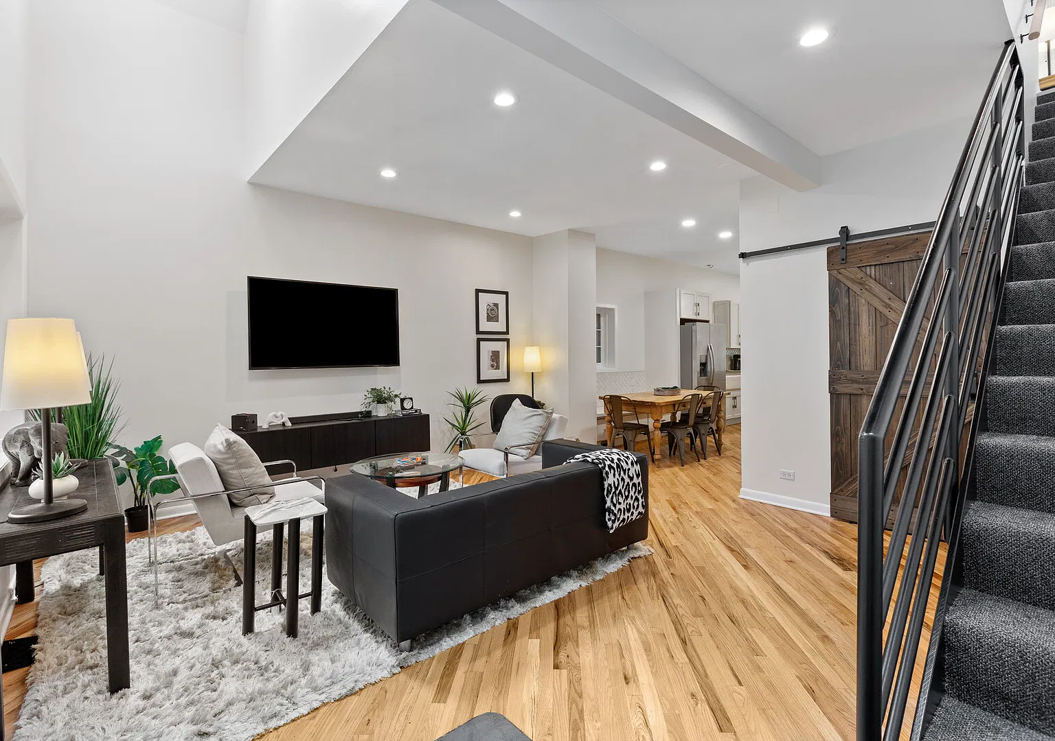 Luxury Furnished Bucktown Carriage House | 4 Bedrooms | 4 Bathrooms | — Photo 3