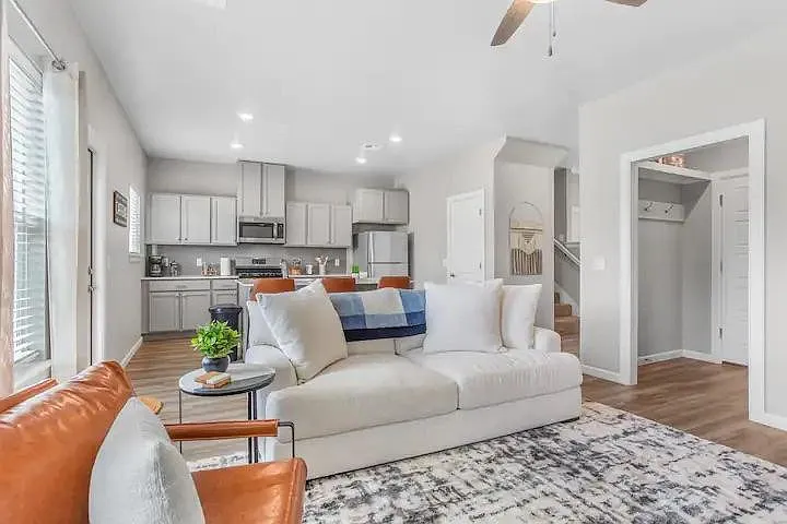 13517 Vinita Dr — Photo 6