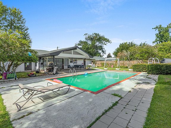 2nd image of 242 Spring St