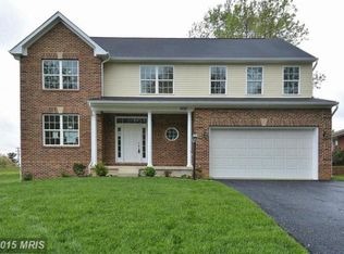 18261 Woodland Dr, Triangle, VA 22172