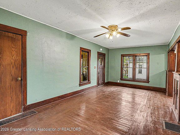 4th image of 309 E Locust St