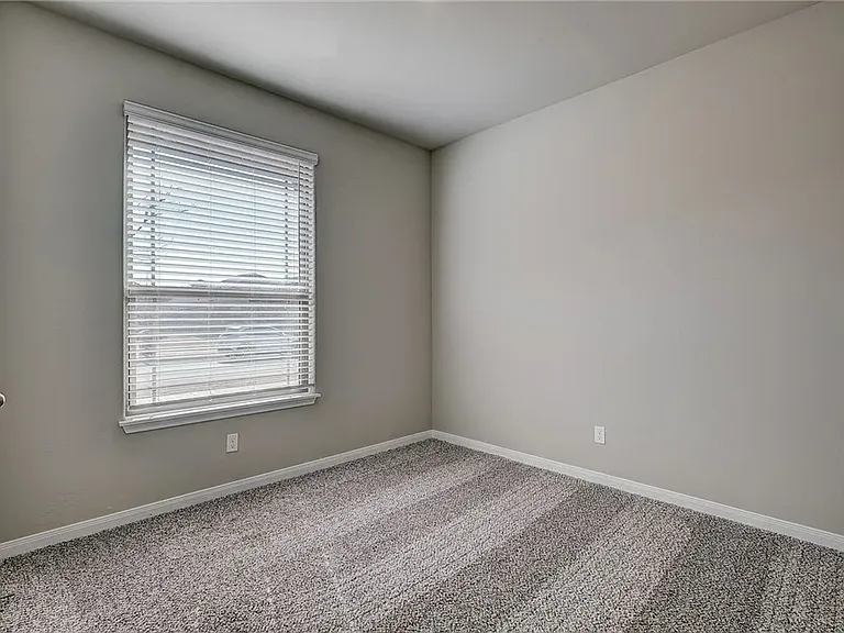 1013 NW 4th St — Photo 14