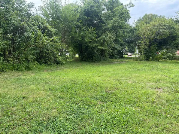 303 Hunter St, Charleston, MO 63834