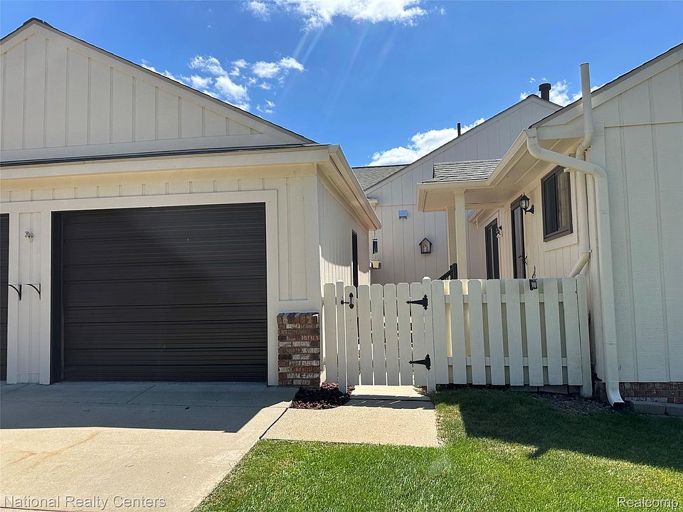 1st image of 9840 Cambridge Ct #4