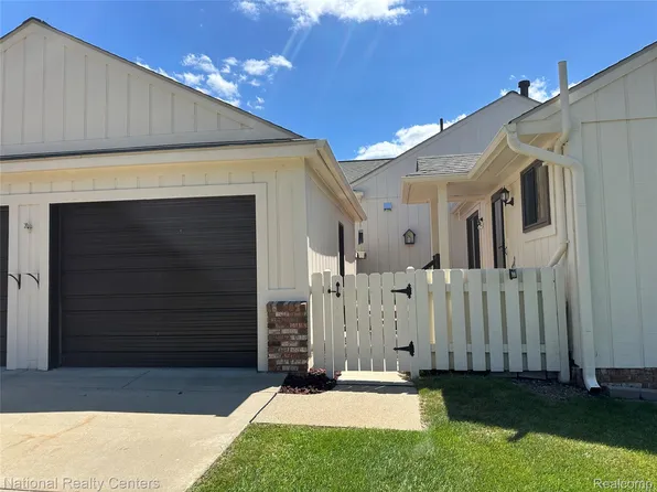 9840 Cambridge Ct #4, South Lyon, MI 48178