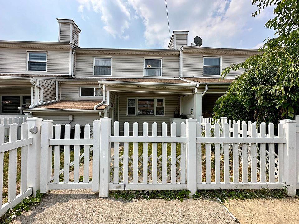 1st image of 17 Anita St #17A