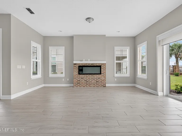 527 Marquesa Cir — Photo 10