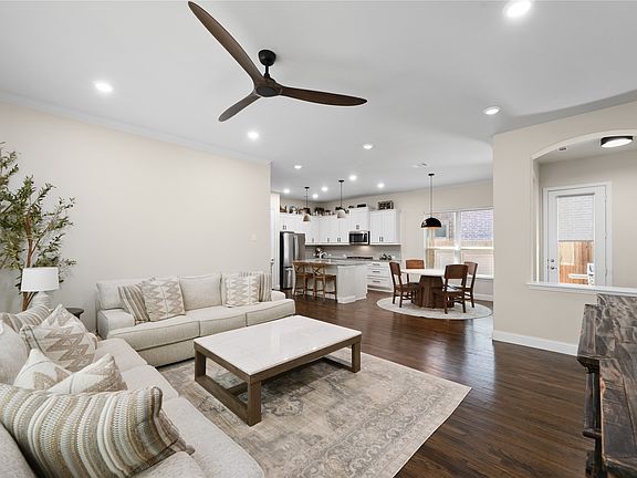 4th image of 5209 Basham Ln