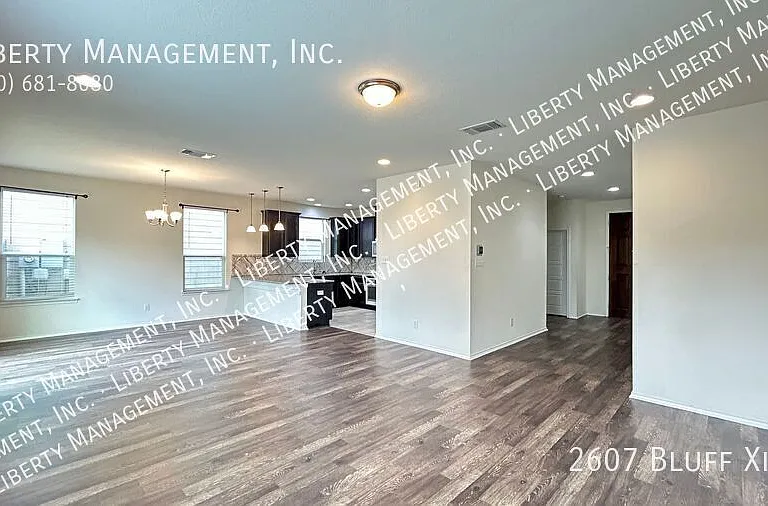 2607 Bluff Xing — Photo 12